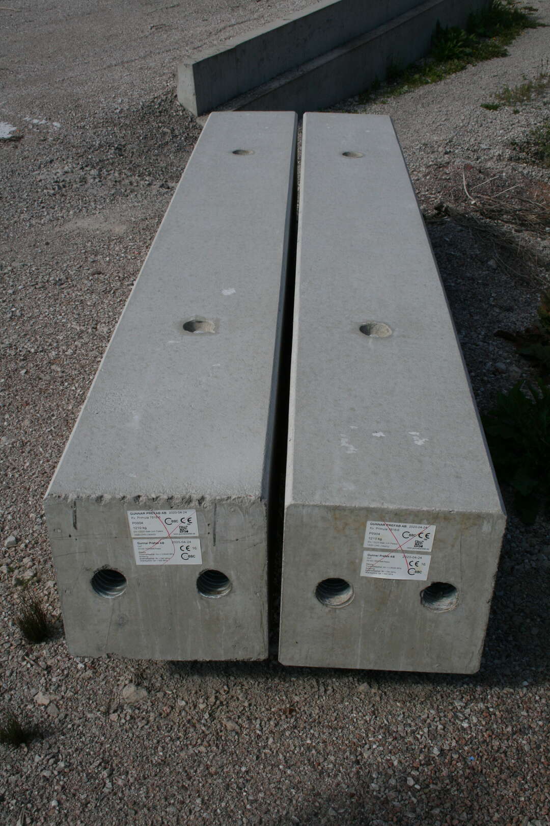 Pelare, balkar, fundament och plintar i formgjuten betong